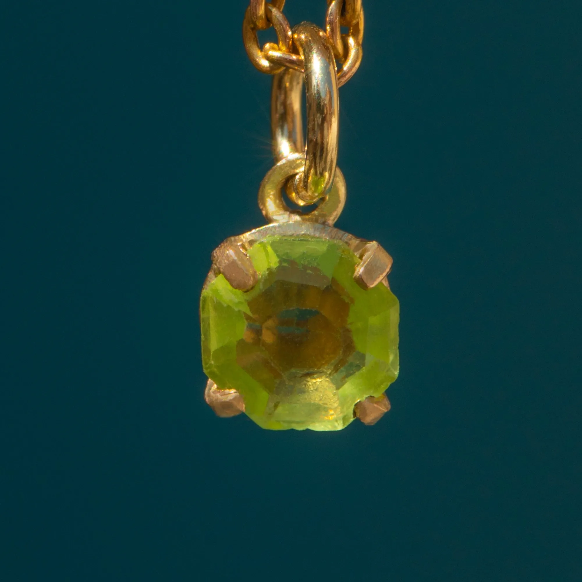 9ct Gold Peridot Charm, 0.75ct