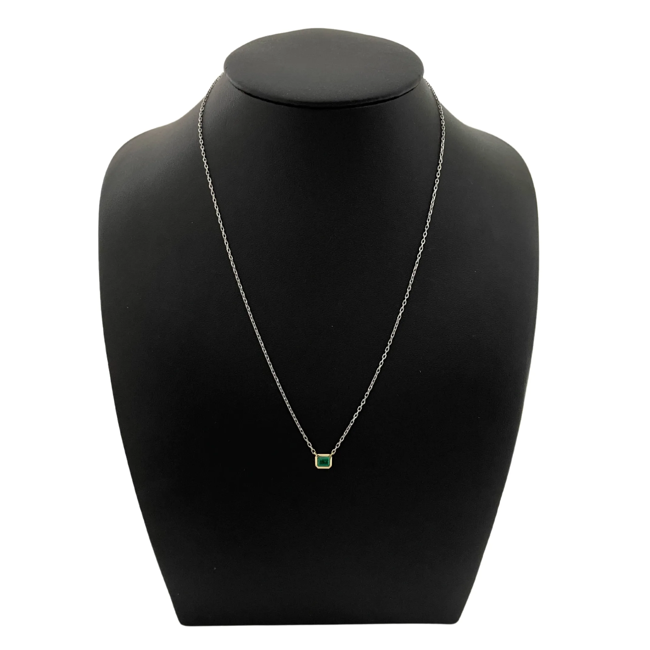 Daisy Exclusive Emerald 18k yellow Gold Necklace