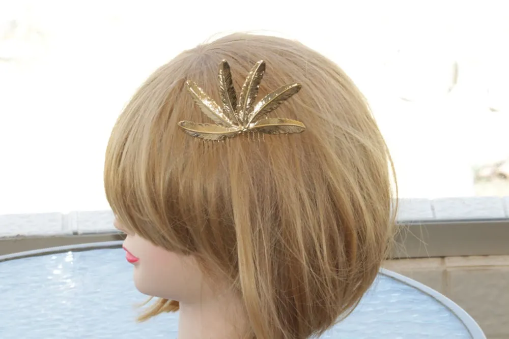 FEATHER HAIR COMB