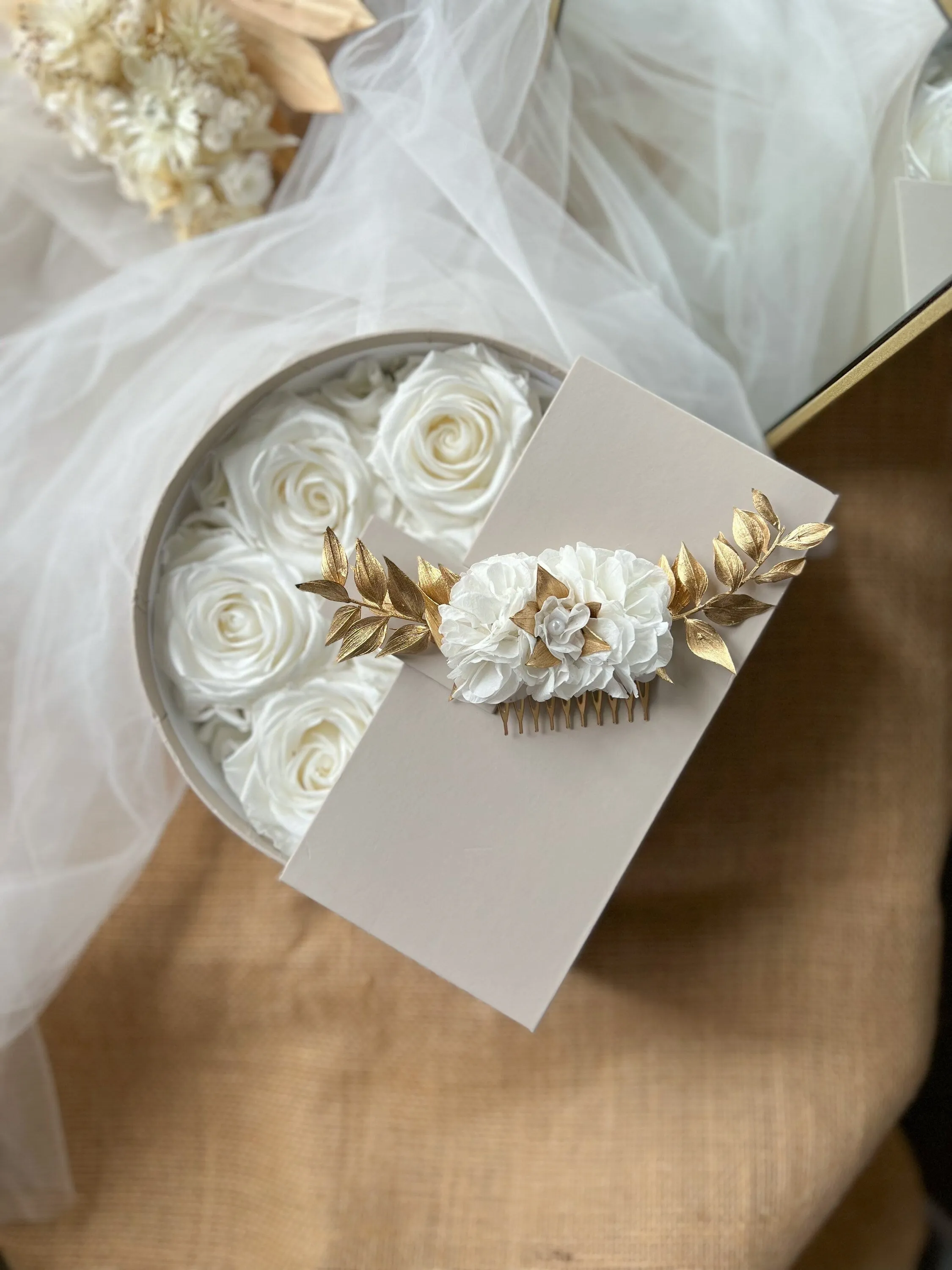 Gold and White Boho Bridal Everlasting Flower Comb, Preserved Hydrangea Italian Ruscus Wedding Hair Comb, Dried Flower Accessories for Bride