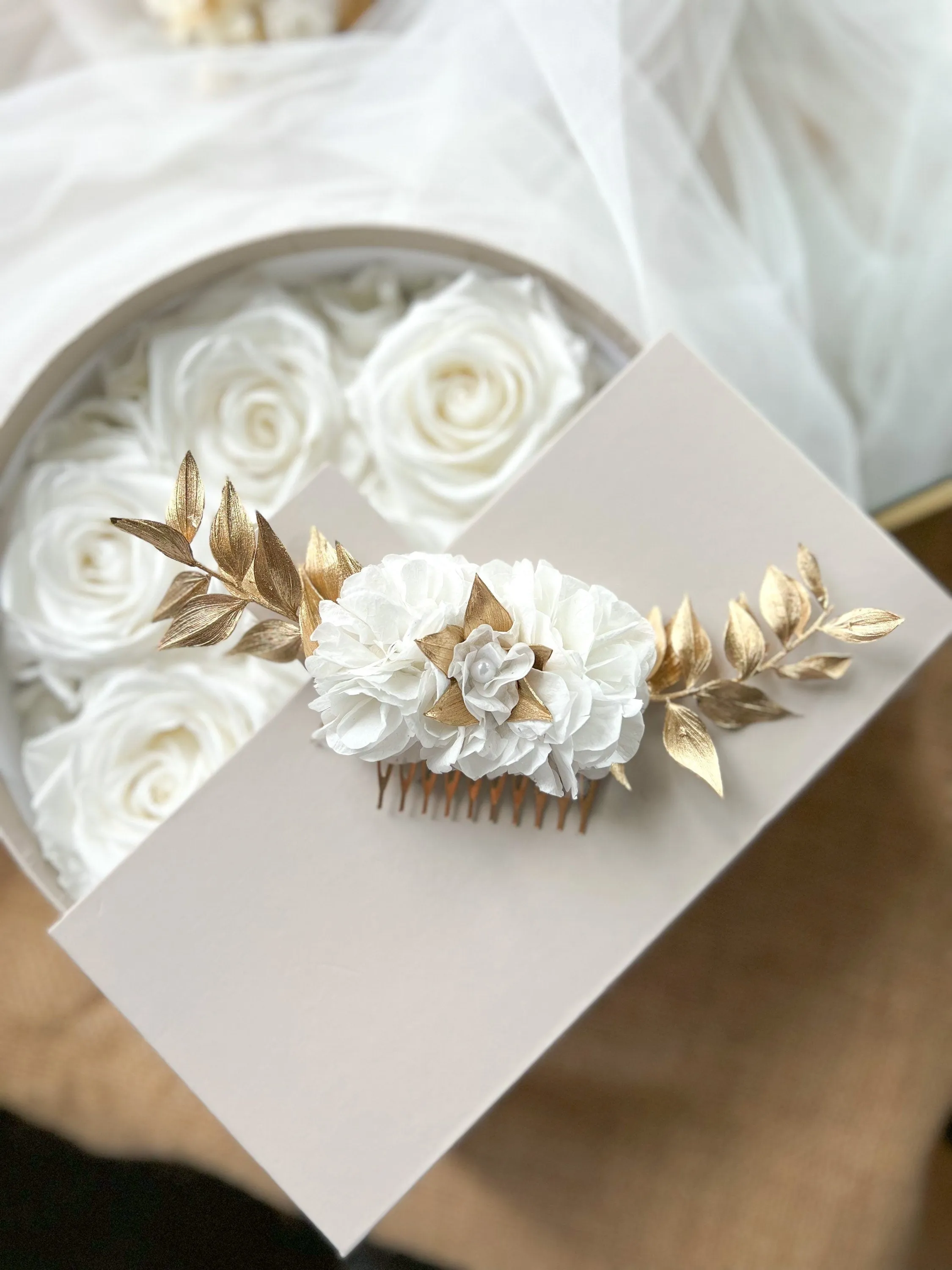 Gold and White Boho Bridal Everlasting Flower Comb, Preserved Hydrangea Italian Ruscus Wedding Hair Comb, Dried Flower Accessories for Bride