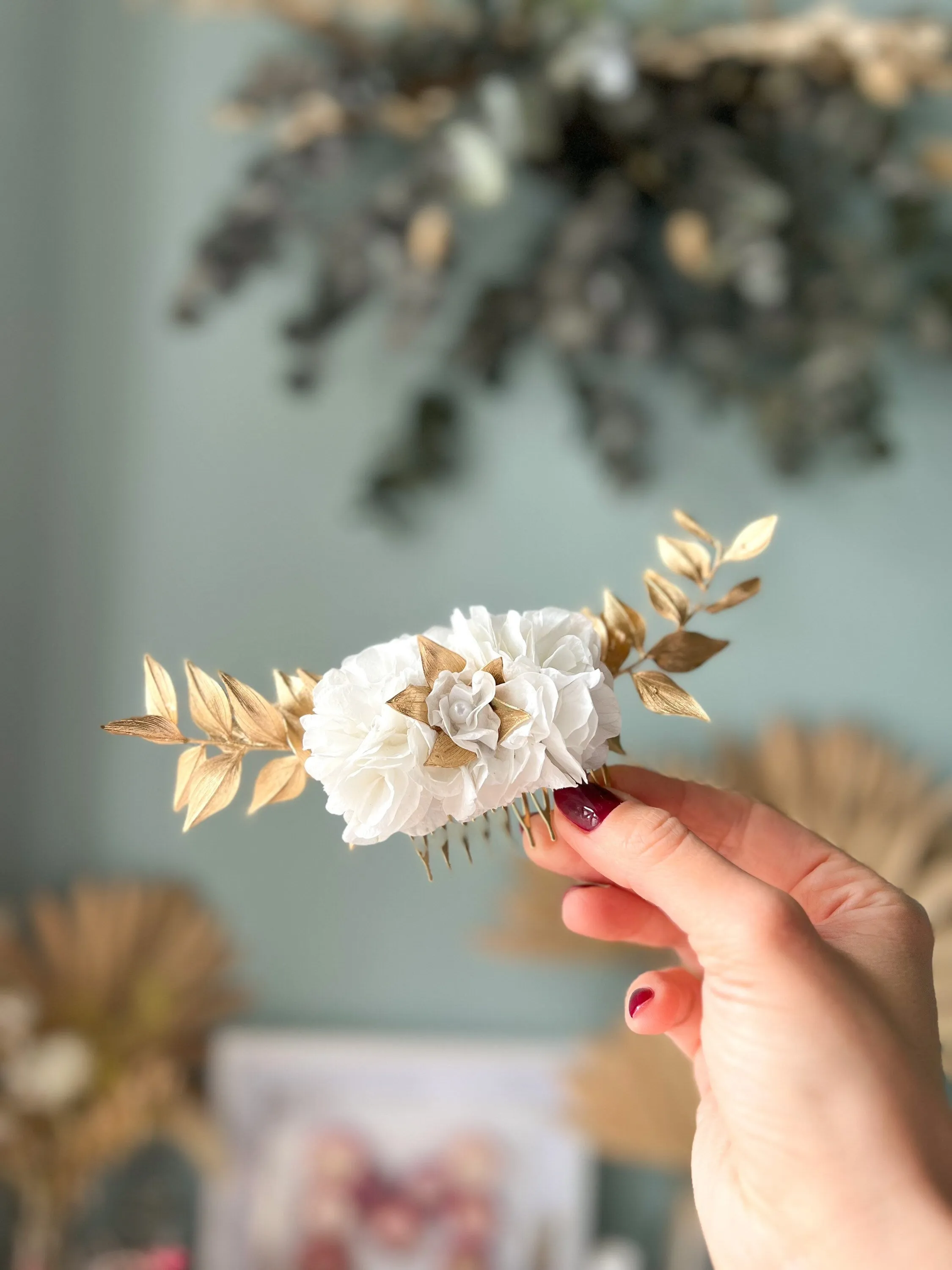 Gold and White Boho Bridal Everlasting Flower Comb, Preserved Hydrangea Italian Ruscus Wedding Hair Comb, Dried Flower Accessories for Bride