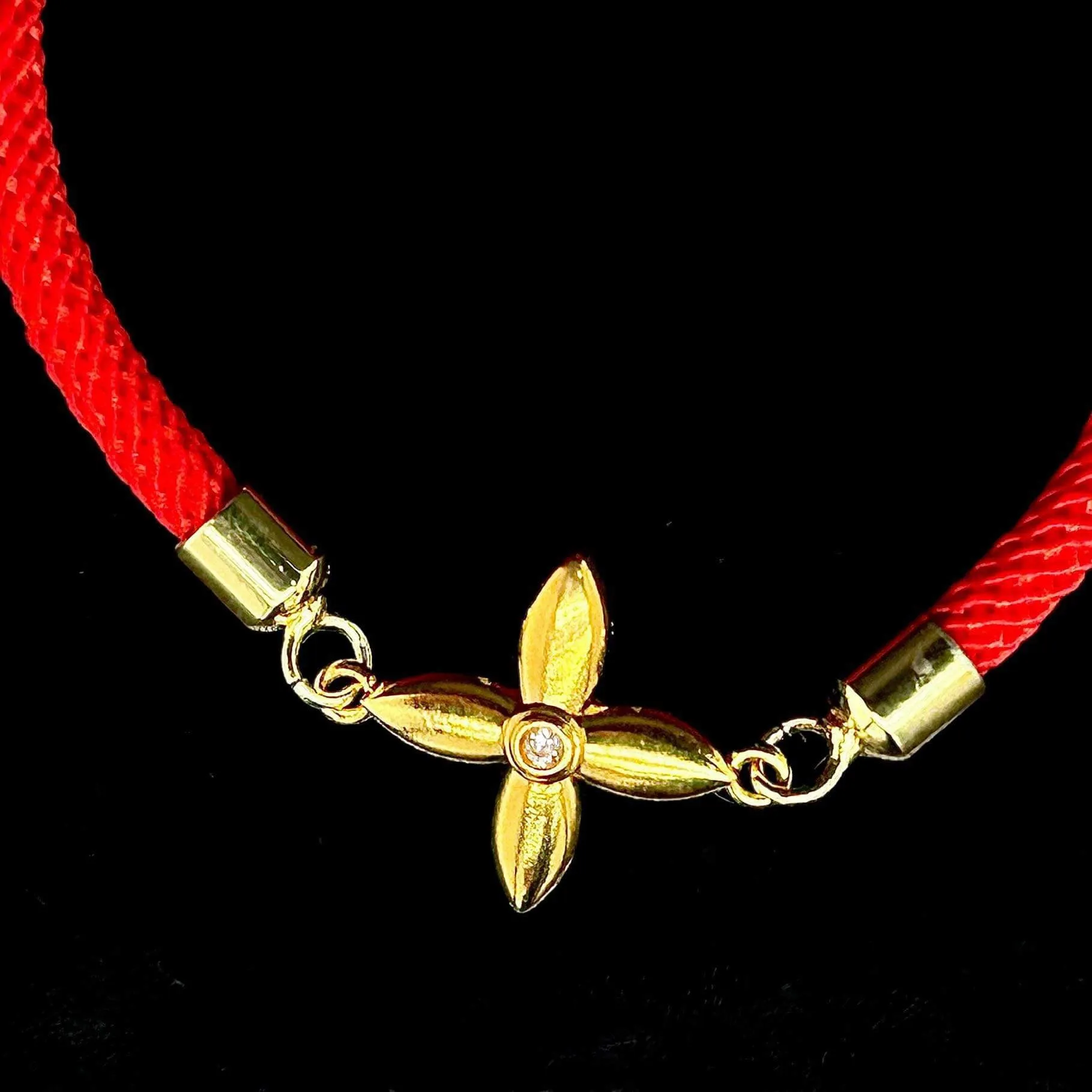 #LoveLVNA | 18kt Golden Clover Center Adjustable Red String Bracelet (FREE ₱10,000 LVNA GCs   24kt Golden Boat worth ₱5,899!)