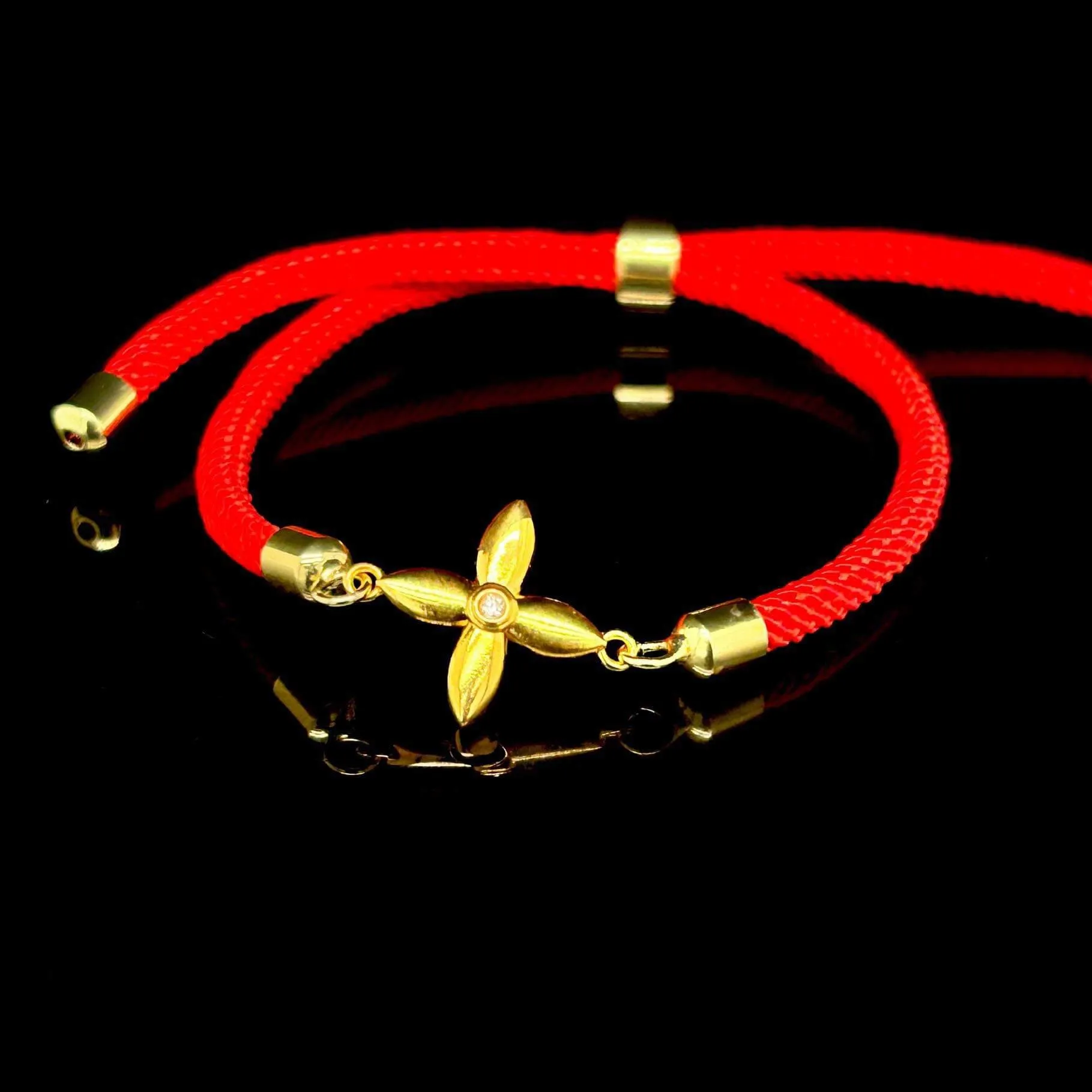 #LoveLVNA | 18kt Golden Clover Center Adjustable Red String Bracelet (FREE ₱10,000 LVNA GCs   24kt Golden Boat worth ₱5,899!)