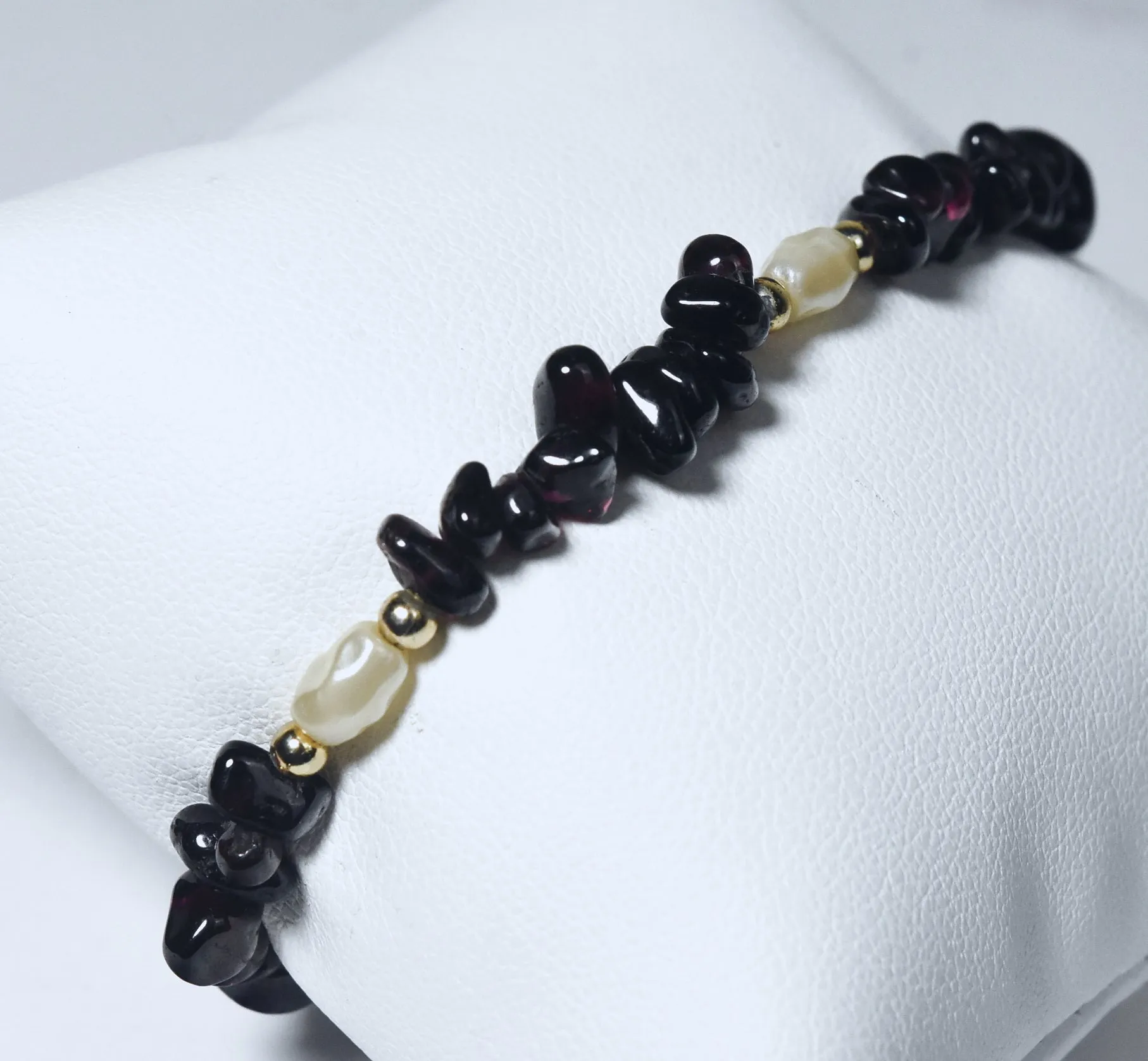 Red Garnet and Freshwater Pearl Beaded Bracelet