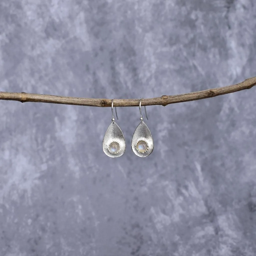 Subtle Elegance - Moonstone Earrings