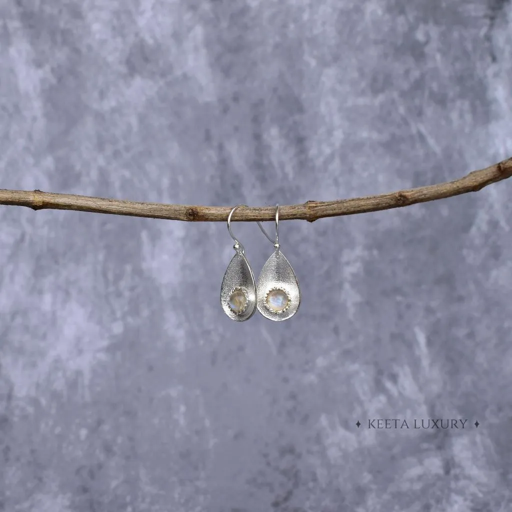 Subtle Elegance - Moonstone Earrings